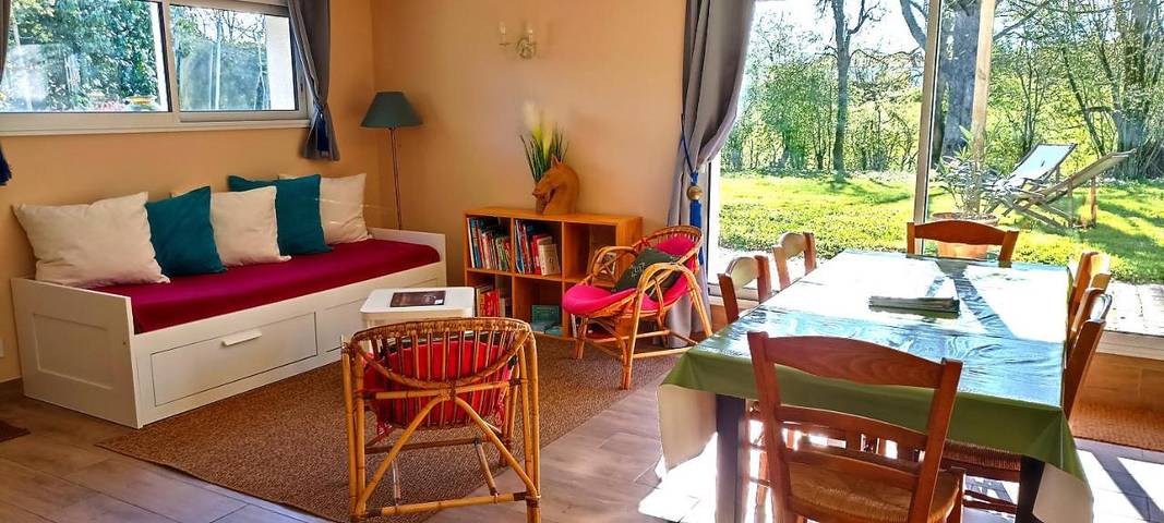Location de vacances pour 6 personnes, avec jardin et vue à Chambretaud - 3