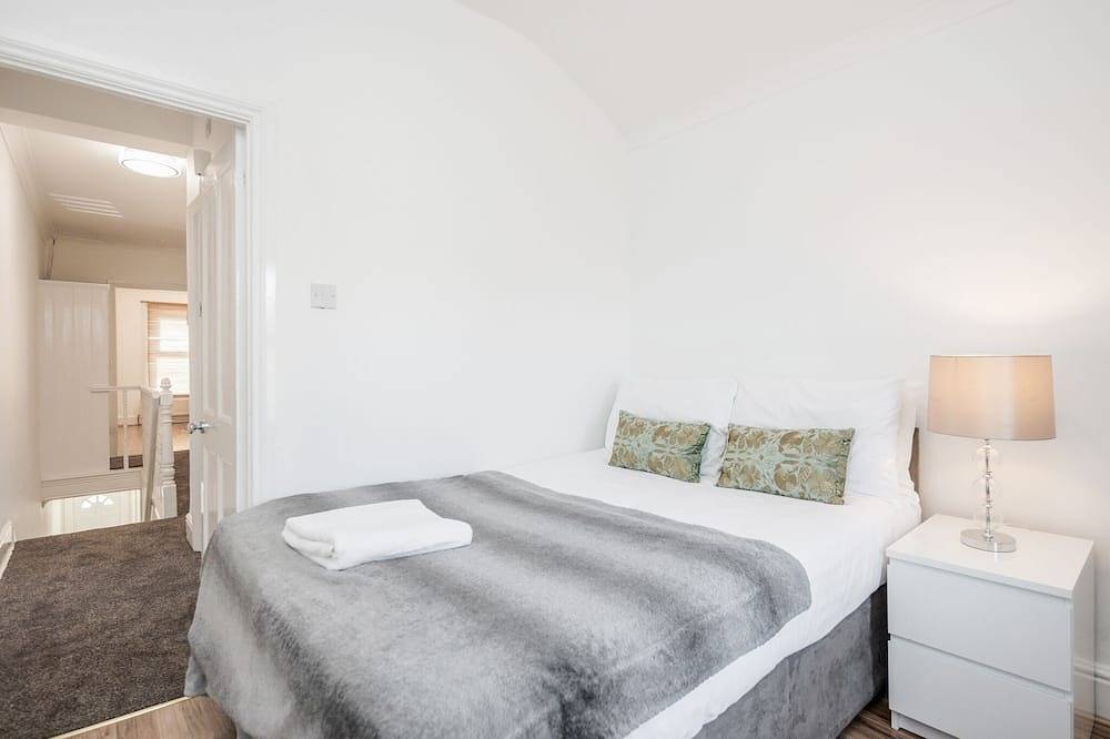 4 bedroom House, Free Parking, Contractor's Haven in Chelmsford, Essex