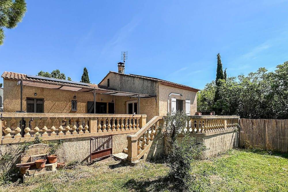 Amazing home in Vers-Pont-Du-Gard with Wifi in Vers-Pont-du-Gard, Nimes und Umgebung