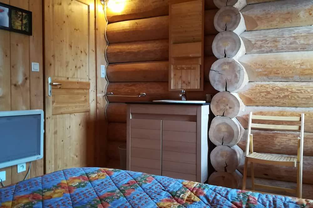Chalet en los troncos de madera cruda en alpes del sur . calme el espacio y la c in Prunières, Parque Nacional de los Ecrins