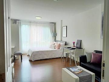 Chambre d’hôte pour 2 personnes, avec piscine et jardin ainsi que balcon et vue à Hua Hin