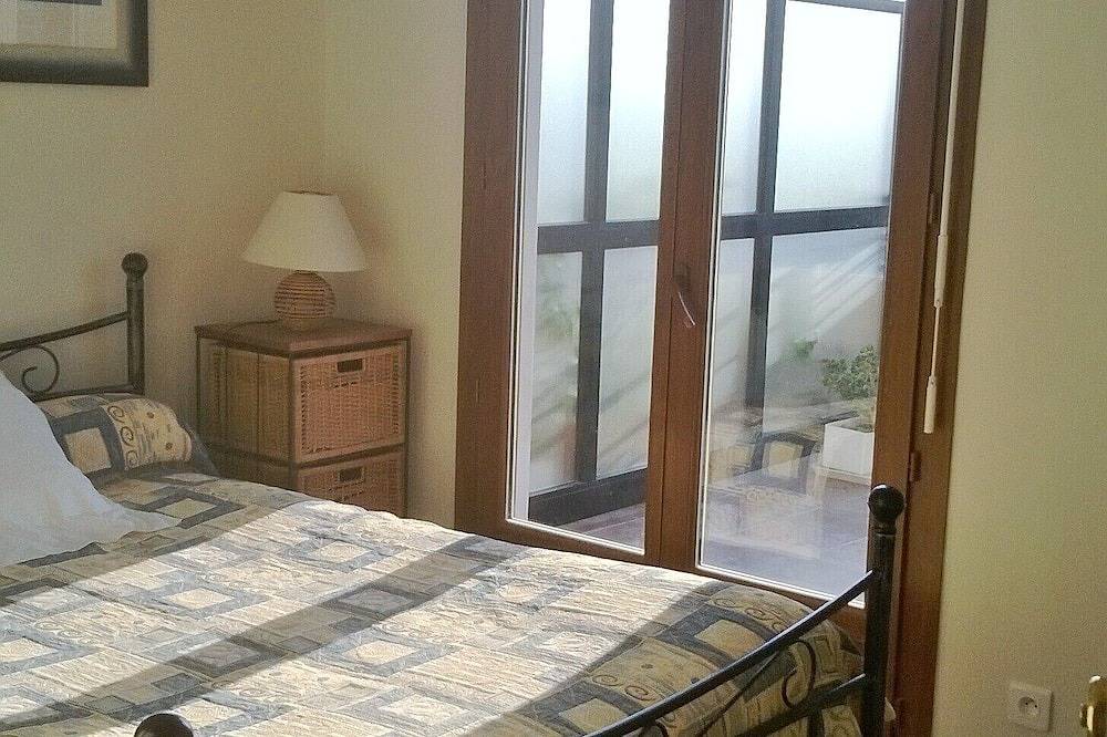 Entire apartment, Nice, 2room, panoramic view, top floor, terrace, airconditioned, wifi, parking in Nice (France), Nice region