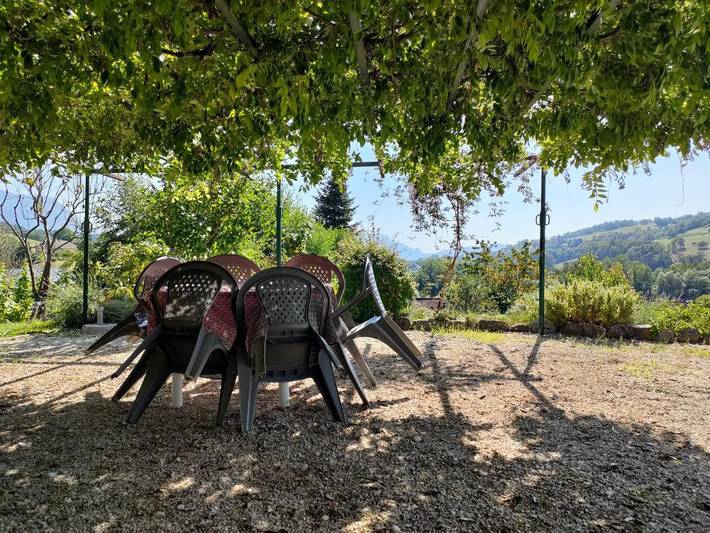Location de vacances pour 6 personnes, avec Terrasse ainsi que Jardin et Vue à Cusy