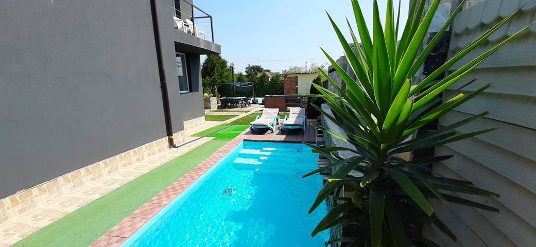 Villa for 10 people, with garden and hot tub as well as pool in Romania