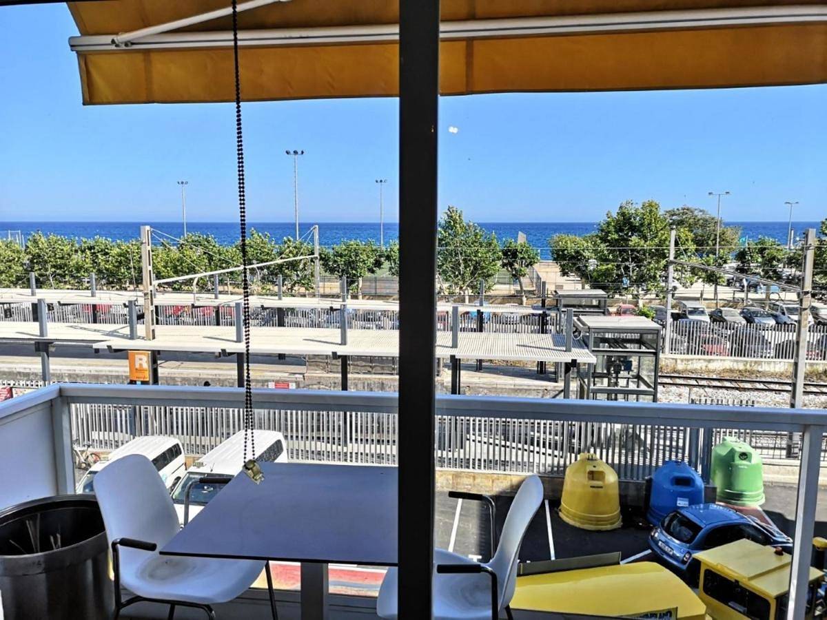 Appartement entier, Luxury Apartment Accommodation, next to beach & train station Calella in Calella, Costa del Maresme