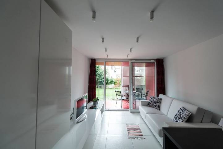 Studio für 2 Personen, mit Balkon/Terrasse und Garten in Pakostane