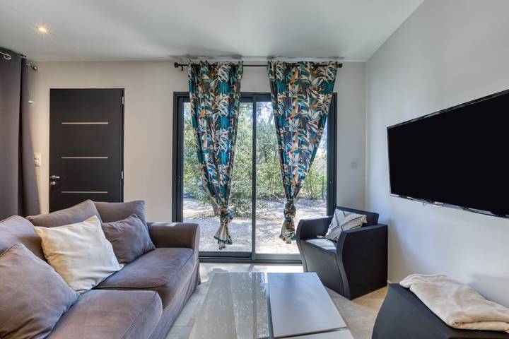 Holiday Home “Nestled Among the Pines” with Wi-Fi and Air Conditioning in Saint-Bauzille-de-Montmel, Medelhavskusten (Frankrike)