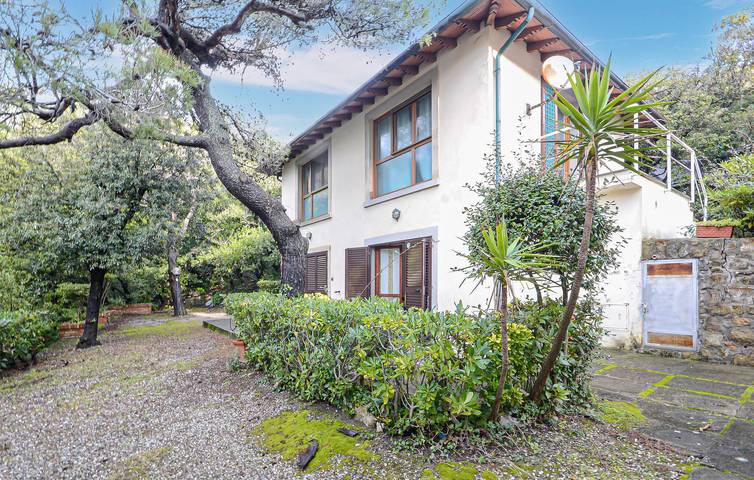 Gemütliche Ferienwohnung mit WLAN, Terrasse und Garten – 700 m vom Strand Cala del Leone entfernt in Quercianella, Livorno