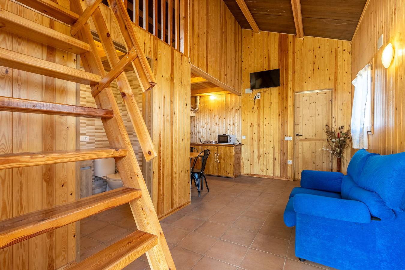 Caravana 'Bungalow 1' con vistas a la montaña, Wi-Fi y aire acondicionado in Alós de Balaguer, Noguera