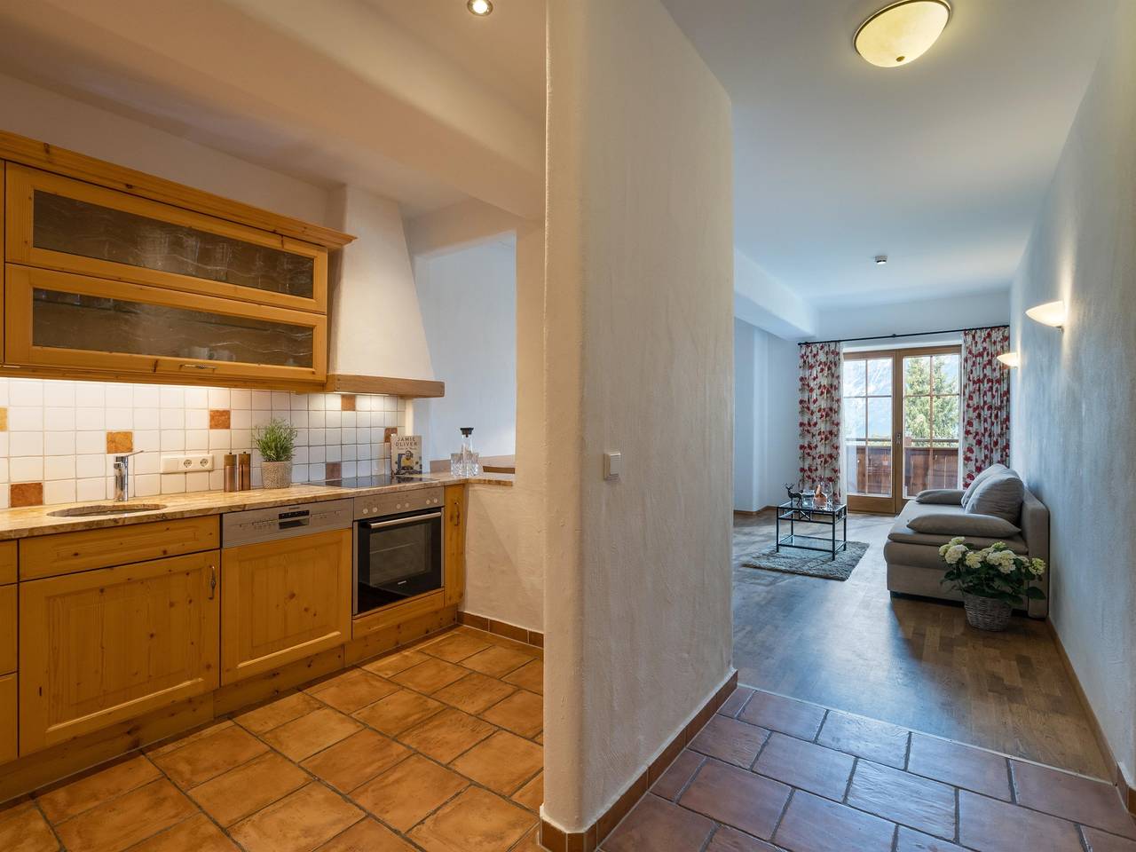 Entire holiday apartment, 2 bedrooms,comb liv.-bedr/shower or bath in Ellmau, Brixen valley