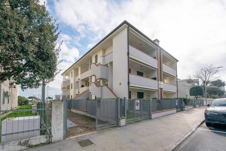 Appartamento per 6 persone, con terrazza e giardino nonché panorama, con animali domestici in Lido degli Estensi
