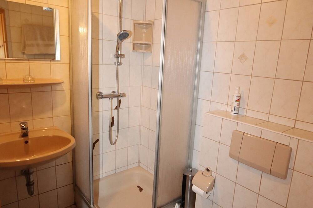 Ganze Wohnung, Gemütliches Zimmer mit kostenfreiem Wlan und Parkplatz in Lichtenberg (Oberfranken), Landkreis Hof