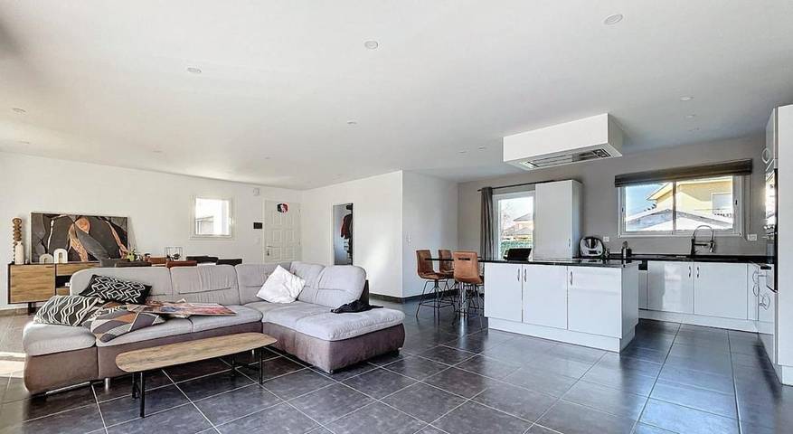 Location de vacances pour 6 personnes, avec piscine ainsi que vue et terrasse à Sauvagnon - 2