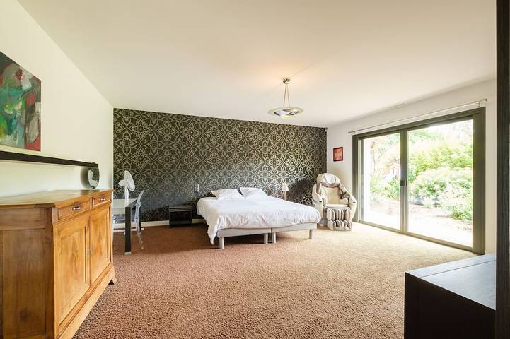 Spacious house with heated pool 7 minutes from the sea. in Château-d'Olonne, Les Sables-d'Olonne