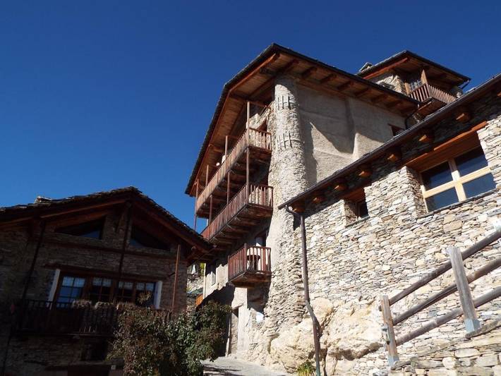 Gîte pour 2 personnes, avec Balcon ainsi que Terrasse et Vue à Stroppo