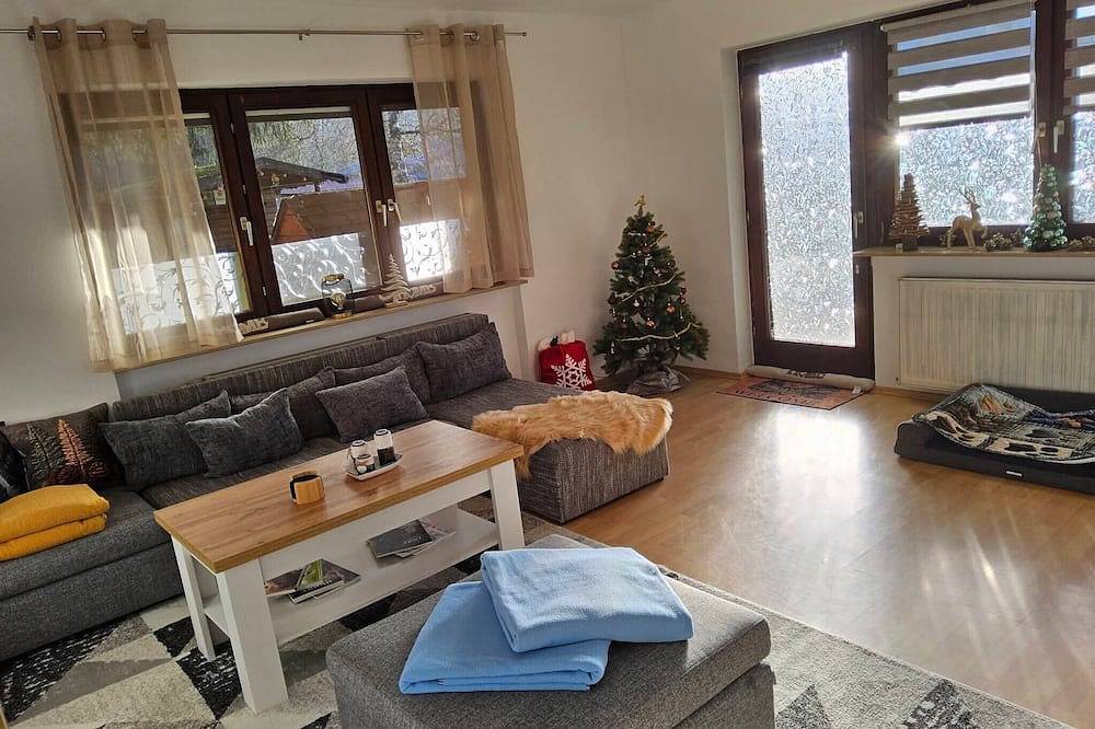 Ganze Wohnung, Ferienwohnung 'Holiday Auszeit Am Wald' mit privater Terrasse, Wlan und Klimaanlage in Bonndorf im Schwarzwald, Südschwarzwald