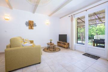 Gîte pour 4 personnes, avec jardin, animaux acceptés à Eyguières