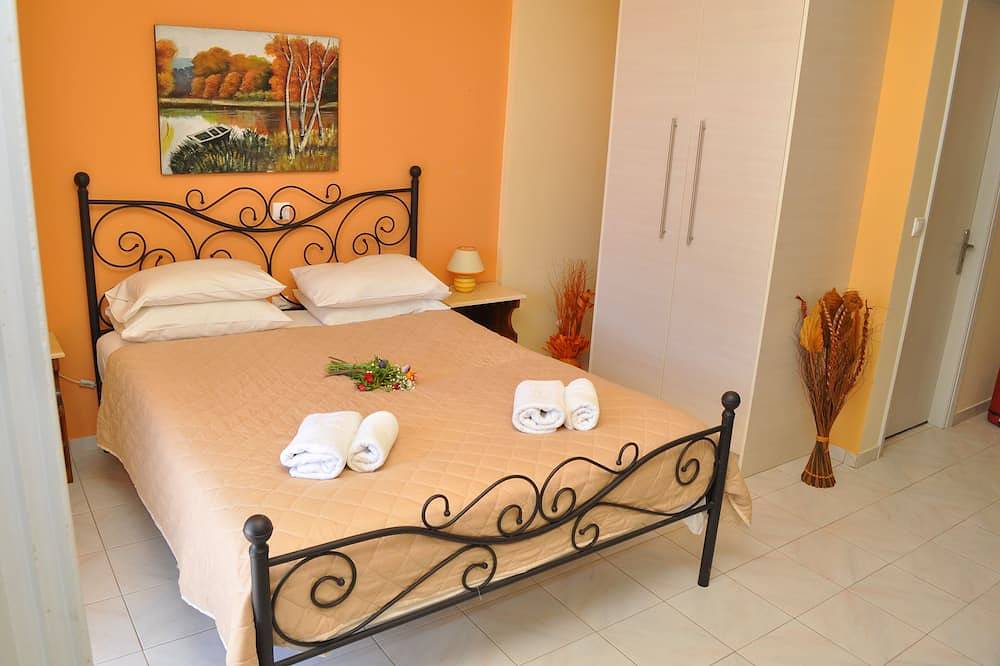 Entire apartment, Polymnia I - Ground Floor Studio No.4 in Lassi, Argostoli