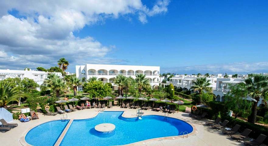 Apartahotel para 6 personas, con vistas además de piscina y jardín en Cala d'Or