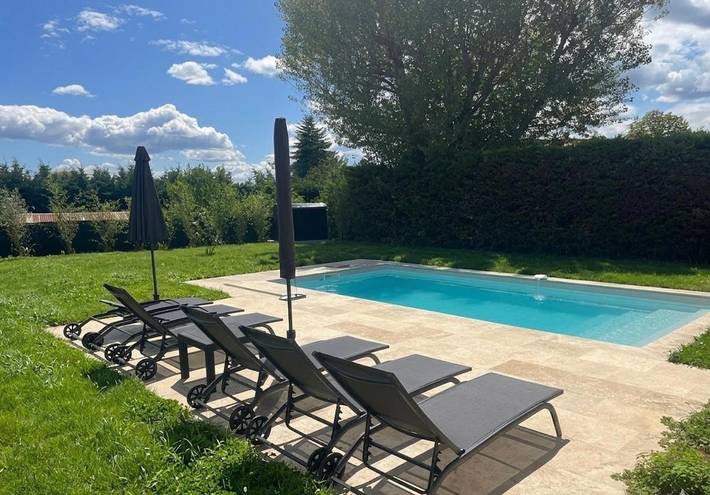 Location de vacances pour 2 personnes, avec vue ainsi que piscine et jardin, animaux acceptés à Rousson - 2