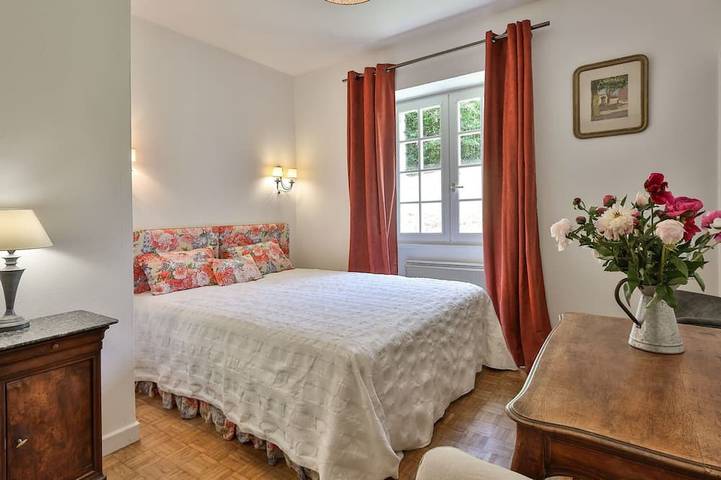 Location de vacances pour 5 personnes, avec piscine ainsi que terrasse et jardin à Coly - 2