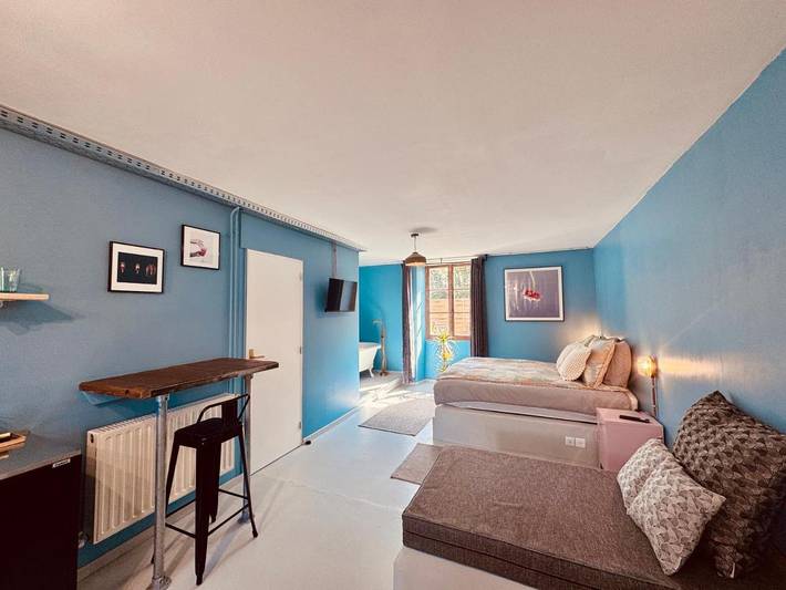 Location de vacances pour 2 personnes, avec Terrasse ainsi que Jardin et Vue à Orges