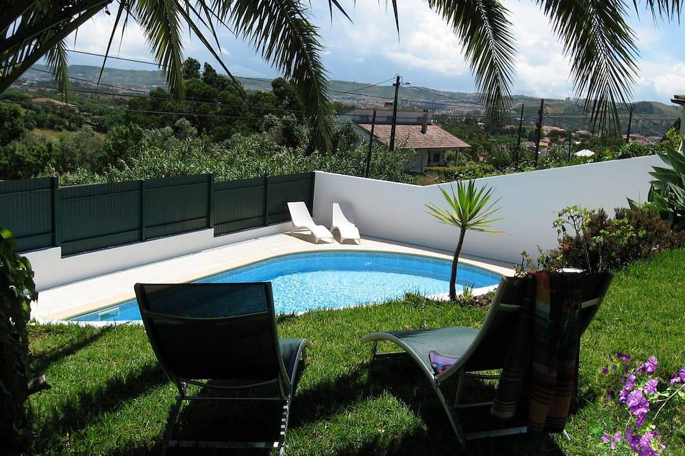 Entire apartment, Sunny apartment with priv. Pool, Greater Lisbon. Familyfriendly. in Loures, Costa de Lisboa