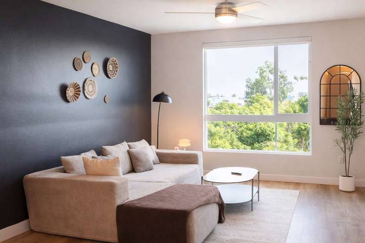 Vacation rental for 3 people, with pool and yard as well as balcony, kid friendly in Santa Ana