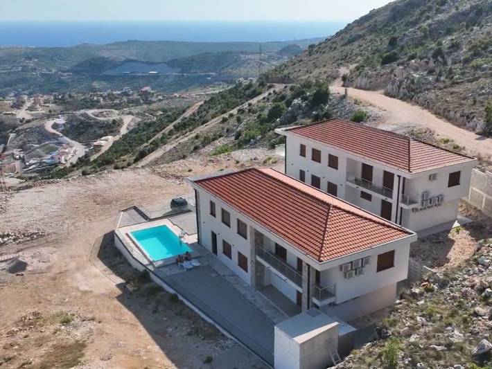 Location de vacances pour 16 personnes, avec piscine ainsi que jardin et terrasse en Bosnie - 2