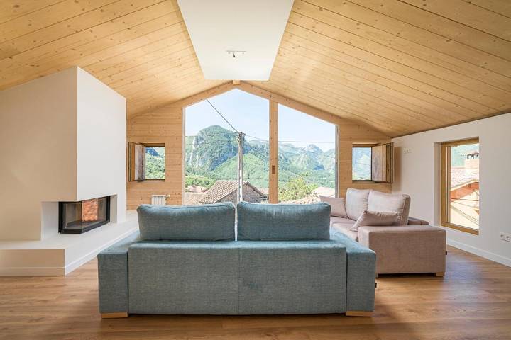 Casa rural para 5 personas, con vistas y jardín en Parque Natural de Redes