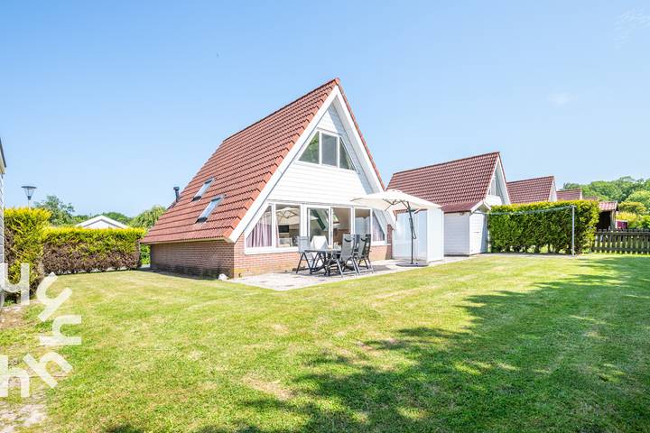 Bungalow voor 6 personen, met terras en tuin in Walcheren