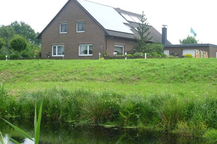 Ferienwohnung für 5 Personen, mit Garten und Balkon in Uplengen