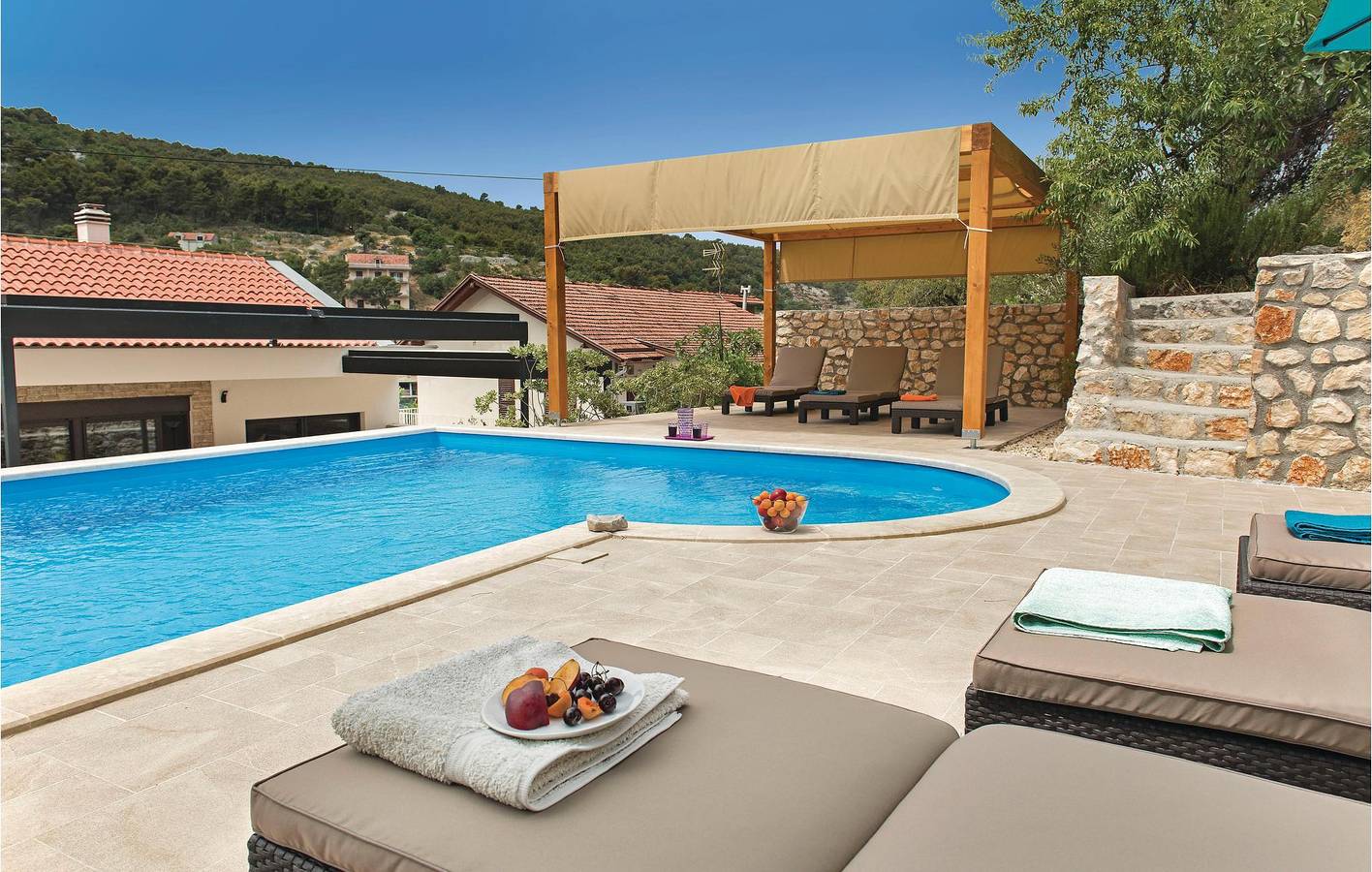 Ferienhaus für 12 Personen mit Terrasse in Raslina, Šibenik-Knin