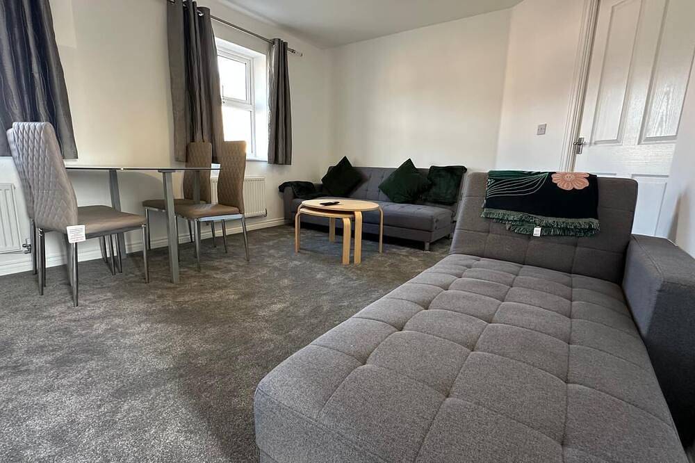 Entire apartment, Cosy 2-Bed Maisonette| Aylesbury| Free Parking in Buckinghamshire