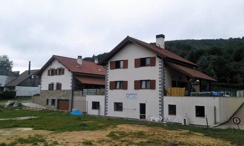 Location de vacances pour 10 personnes, avec jardin ainsi que piscine et vue à Erro - 3