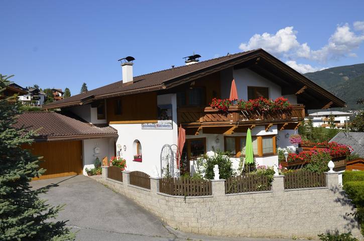Ferienwohnung für 5 Personen, mit Terrasse und Garten sowie Ausblick