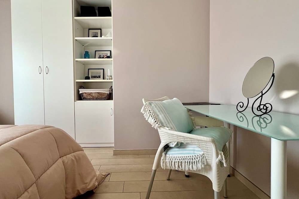 Entire apartment, Cozy 1-bedroom condo with Ac, Wifi 50 meters from the beach in Roseto! in Adriatic Coast Abruzzo