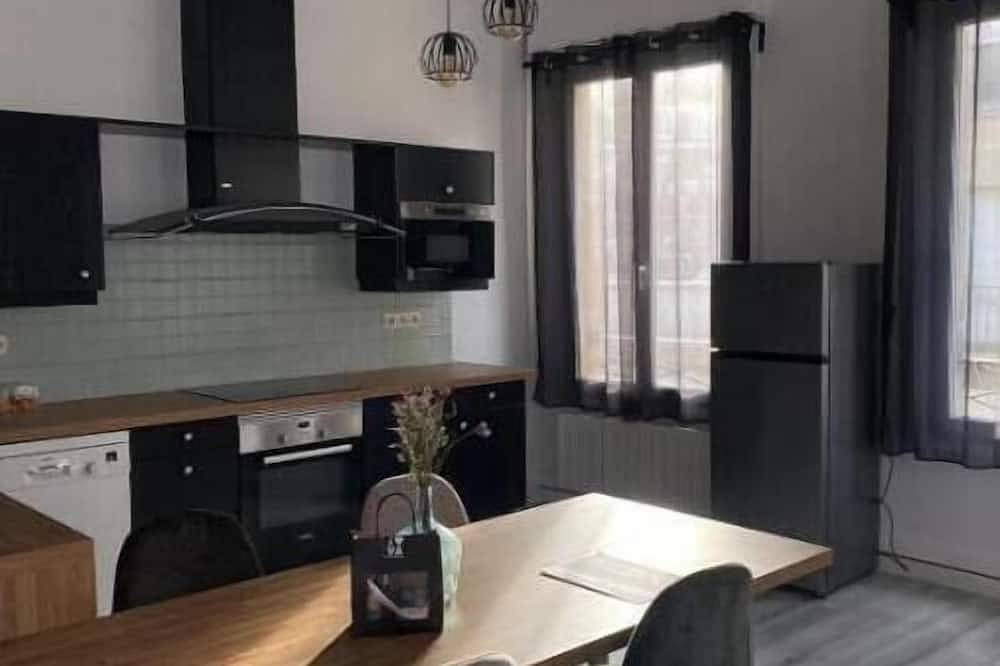 Appartement entier, Spacieux appartement T3 de 100 m2 design en plein centre-ville in Valenciennes, Région de Valenciennes