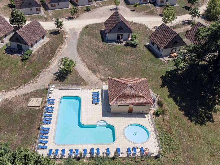 Village vacances pour 8 personnes, avec jardin dans le Lot - 4