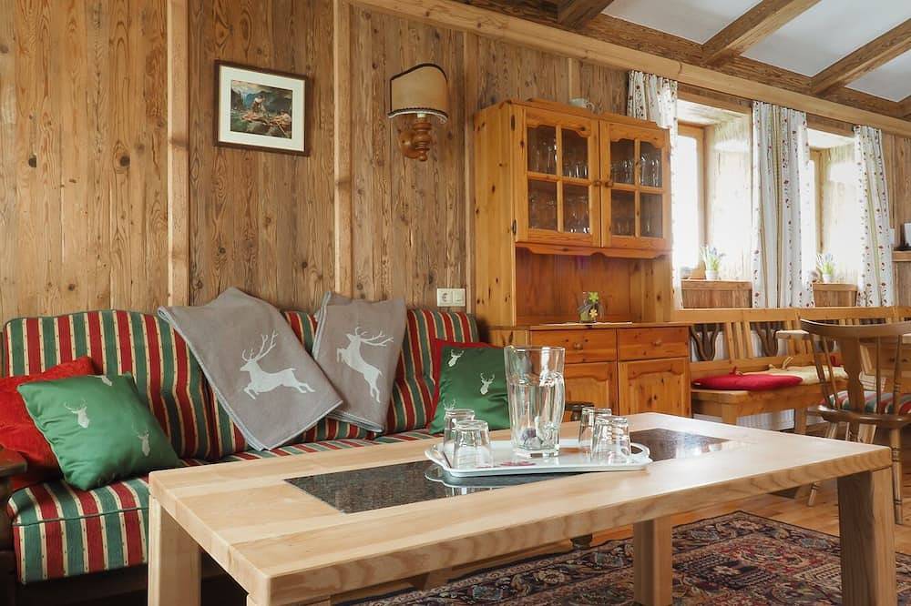 Gemütliche Hütte, in ruhiger Lage mit Blick auf die Berge und nähe zum See in Zell am See, Pinzgau