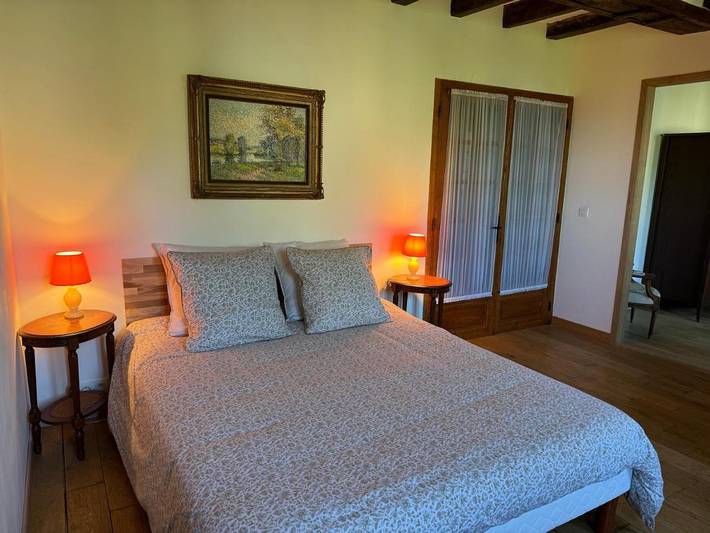 Location de vacances pour 2 personnes, avec piscine ainsi que vue et jardin dans Treigny-Perreuse-Sainte-Colombe - 4