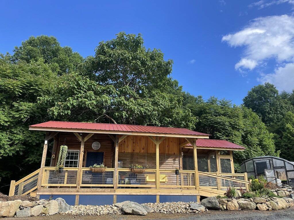 Farm Life! The Rosemary Cabin at Bluff Mountain Nursery in Madison County (NC)