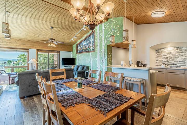 Vacation rental for 8 people, with balcony and hot tub in Steamboat Springs