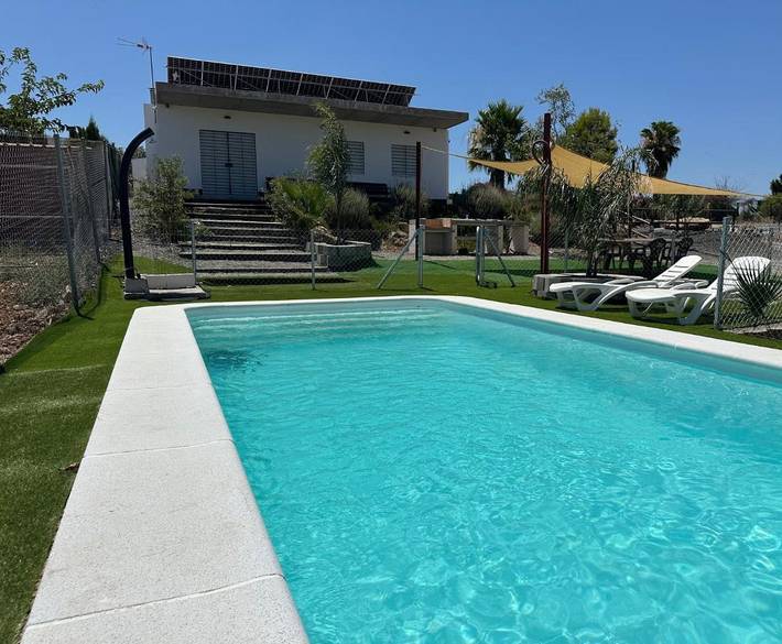 Casa de vacaciones para 7 personas, con Balcón y Terraza además de Jardín y Piscina en Campiña de Carmona