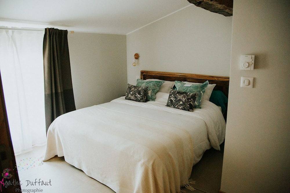 Entire apartment, Apartment-Comfort-Ensuite-Garden view in Vence, Cannes region