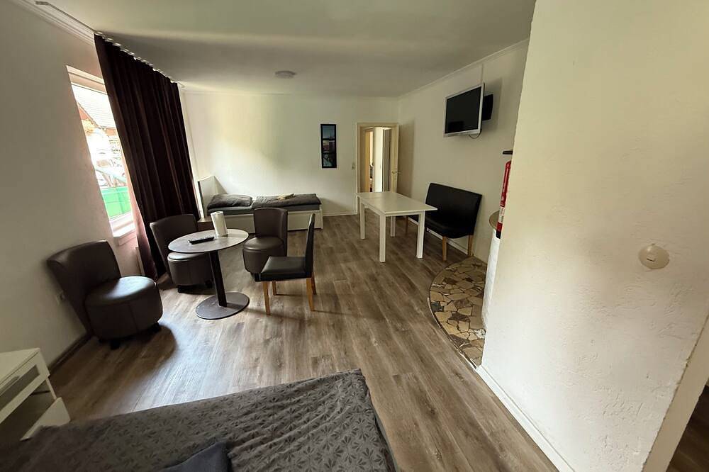 Ganze Wohnung, 4-Bett Apartment mit Küche & Bad | Pension Kalifornia in Osterholz-Scharmbeck, Niedersachsen