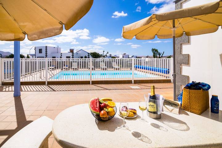 Chalet para 4 personas, con Terraza además de Jardín y Piscina en Fuerteventura - 2