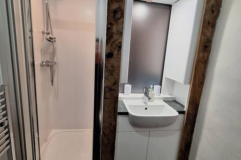 400 Year Old Lake District Cottage + Hot Tub Borrowdale Keswick Mountain Views in Lake District