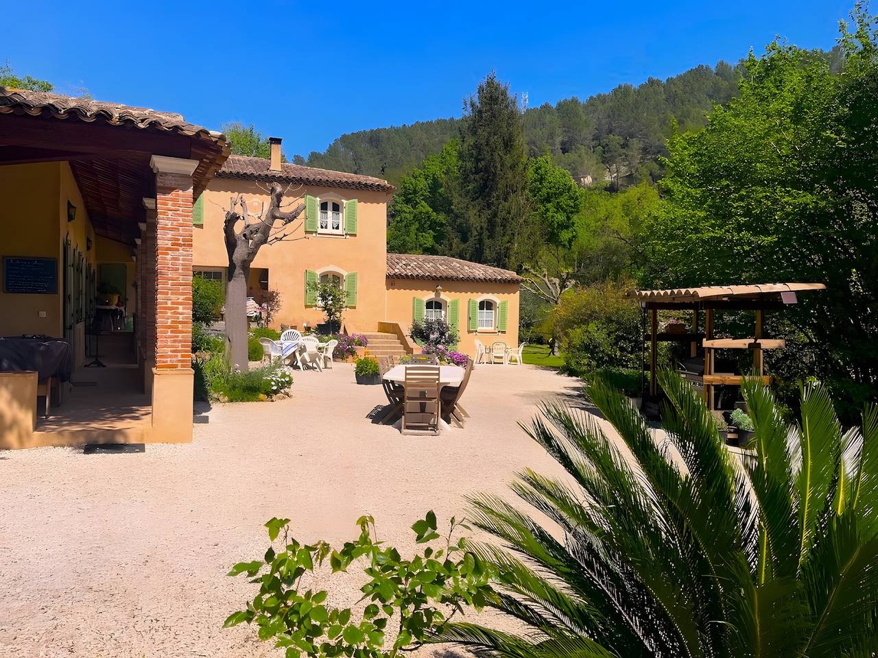 'Le Bastidon des Oliviers' con piscina compartida, Wi-Fi y aire acondicionado in Belgentier, Costa mediterránea (Francia)