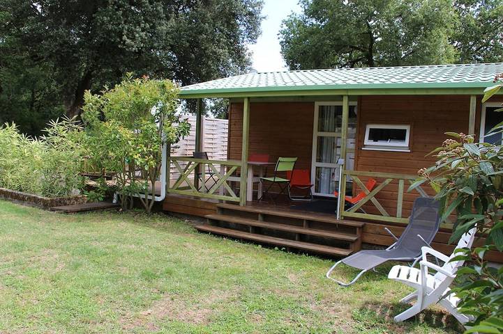 Location de vacances pour 5 personnes, avec terrasse et jardin à Breuillet